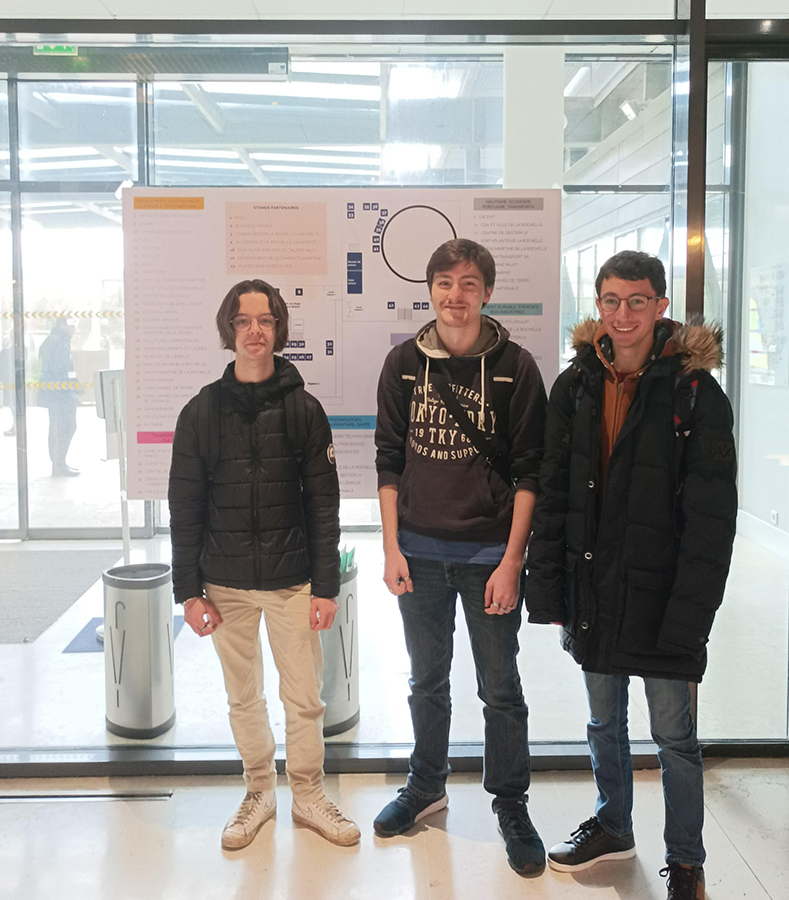 Des élèves de 1re année du BTS SIO (Services Informatiques aux Organisations) du Campus Fénelon – Enseignement supérieur de La Rochelle sont allés au Forum Stages-Emplois de la Maison de la Charente-Maritime.
